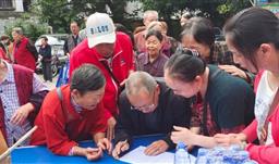 “九九”重阳时，暖心敬老情